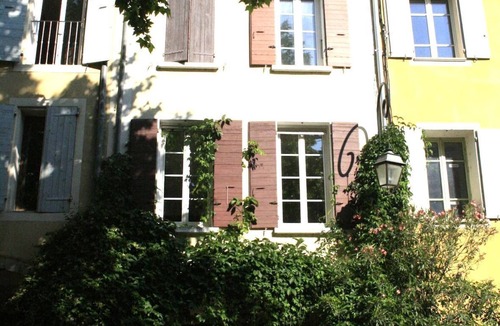 Buis-les-Baronnies Apartment | Spacieux Appartement Avec Jardinet Dans Maison D'artiste-peintre en Centre-ville