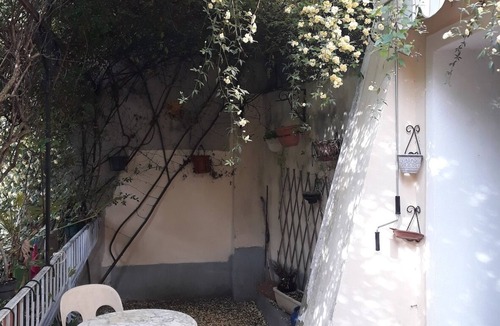 Buis-les-Baronnies Apartment | Spacieux Appartement Avec Jardinet Dans Maison D'artiste-peintre en Centre-ville