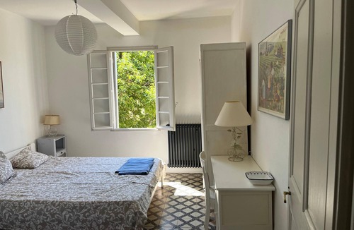 Saint-Quentin-la-Poterie House | Spacious authentic farmhouse with swimming pool on large plot