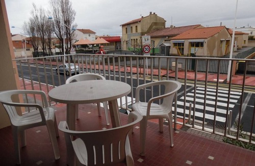 Mediterranee Apartment | Spacious 1BR apartment for 4 with parking near beach in Canet-Plage
