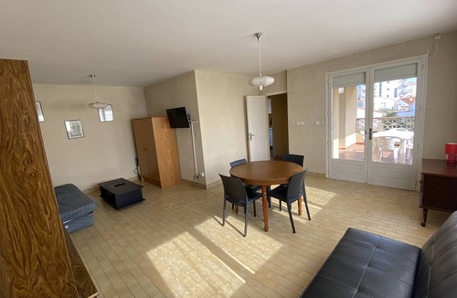 Le Grand Large Apartment | Spacious 2-BR Apartment with Terrace, Parking, Near Beach – Sleeps 6
