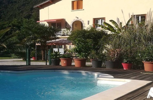 Belvianes-et-Cavirac Apartment | Spacious 2 Bedroom Ground Floor Apartment with shared pool & mountain views