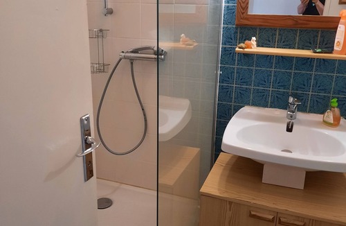 La Madeleine Apartment | Spacious 3-bedroom apartment near sea/tramway/airport/station