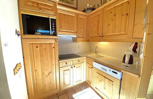 Meribel Apartment | Spacious 3-bedroom ski-in apartment with parking