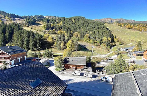 Meribel Apartment | Spacious 3-bedroom ski-in apartment with parking