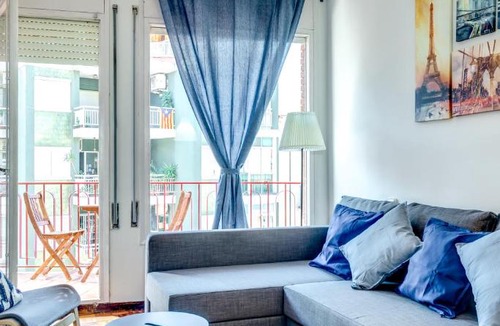 Sants-Badal Apartment | Spacious 4 Bedroom Apartment Fira BCN & Camp Nou