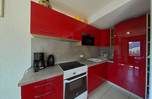 Le Grand-Bornand Apartment | Spacious 5 Rooms Apartment with Fireplace, Balcony, & Kid's Play Area – Sleeps 8