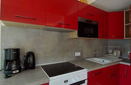 Le Grand-Bornand Apartment | Spacious 5 Rooms Apartment with Fireplace, Balcony, & Kid's Play Area – Sleeps 8