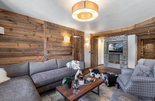 Val-d'Isere Apartment | Spacious 5-Room Apartment for 8 with Fireplace and Parking in Val d'Isère