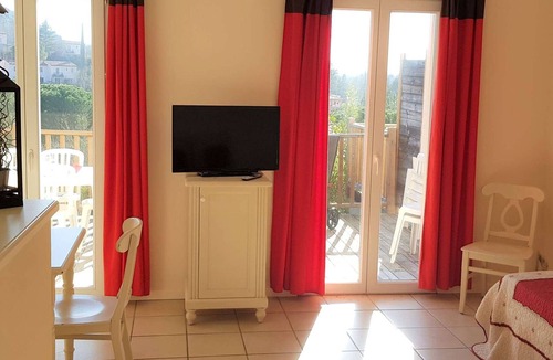 Rouret House | Spacious 8-Person Duplex: Terrace, 3 Bedrooms, Pet-Friendly, Parking, Daily Arrivals