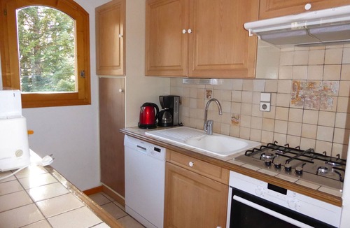 Champagny-en-Vanoise Apartment | Spacious apartment with large terrace and parking in Champagny-en-Vanoise