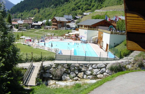 Champagny-en-Vanoise Apartment | Spacious apartment with large terrace and parking in Champagny-en-Vanoise