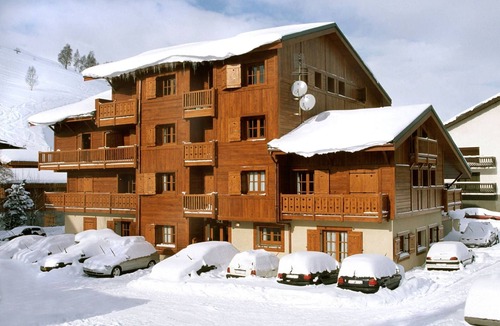 Mont-de-Lans Apartment | Spacious Alpine Apartment