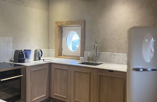 Saint-Genis-Laval Apartment | Spacious apartment 100 m2 old, newly redone. Charming.