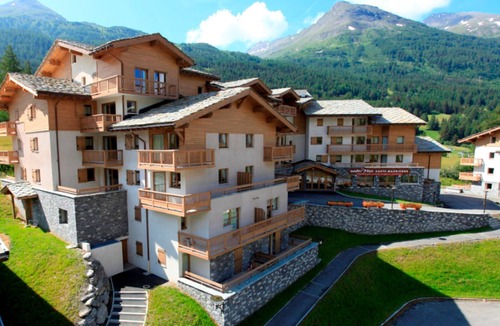 Val Cenis Apartment | Spacious apartment for 6 with balcony and parking at the slopes' foot