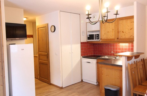 Val Cenis Apartment | Spacious apartment in Lanslevillard with balcony and parking