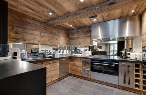 Val-d'Isere Apartment | Spacious apartment with fireplace, parking, Val-d'Isère