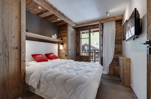 Val-d'Isere Apartment | Spacious apartment with fireplace, parking, Val-d'Isère