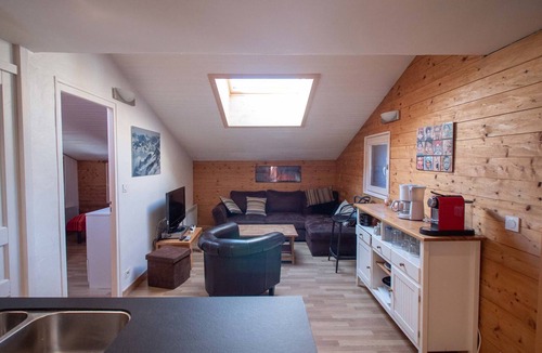 Valmorel Apartment | Spacious apartment in Valmorel, 11 beds, 4 rooms, ski locker