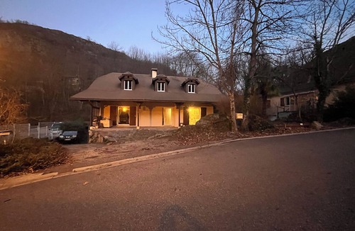 Ax-les-Thermes Ski Chalet | Spacious, comfortable and cosy house, lifts 10mm away on foot.