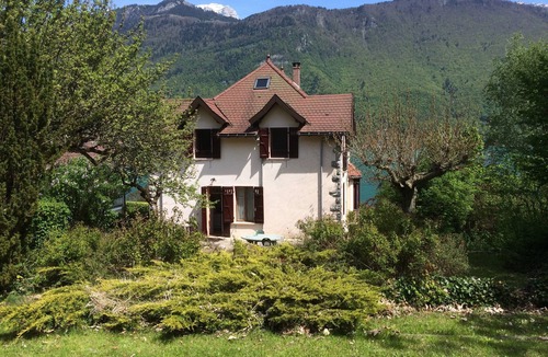 Chaparon House | Spacious family house from 30'S years, with private access to the Annecy Lake