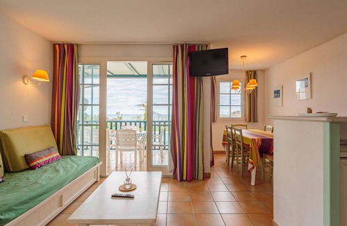 Behobie Apartment | Spacious family apartment with pool near Saint-Jean-de-Luz