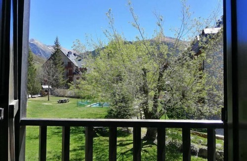 Pla de l'Ermita Apartment | Spacious flat with garden and swimming pool Herbasabina 5 Vall de Boí
