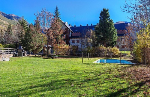 Pla de l'Ermita Apartment | Spacious flat with garden and swimming pool Herbasabina 5 Vall de Boí