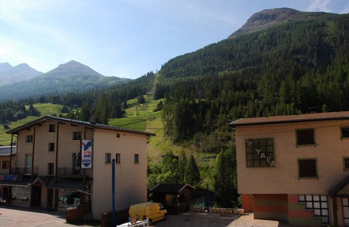 Val Cenis Apartment | Spacious apartment 5 ppl with balcony and wifi in Lanslebourg