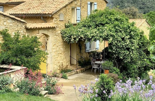 Suzette Ski Chalet | SPACIOUS GITE FOR 4 PEOPLE IN AUTHENTIC PROVENCAL FARMHOUSE