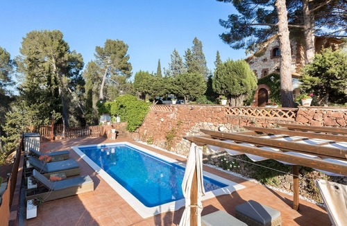 Castellvi de Rosanes House | Spacious Luxury Villa with Heated Pool, A/C, Near Barcelona, Vineyards & Golf