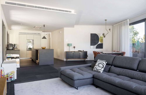 Sarria House | Spacious, Light-Filled Haven in Prestigious Sarria - Casa Grases