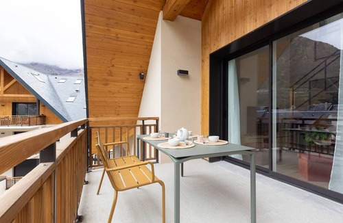 Saint-Lary-Soulan Apartment | Spacious Modern Apartment, Near Slopes, 8 Guests, Parking Included