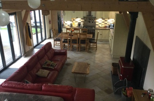 Lancieux House | Spacious Modern Timber Framed House in Quiet Area Close to beaches with Hot tub
