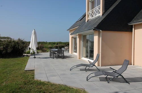 Penmarch Villa | Spacious, quiet villa with swimming pool and large enclosed garden