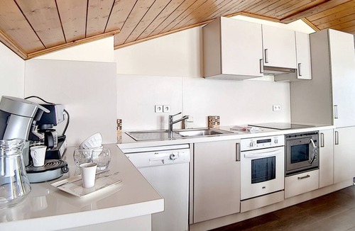 Les Menuires Apartment | Spacious renovated apartment · Close to slopes · Sauna · Hammam