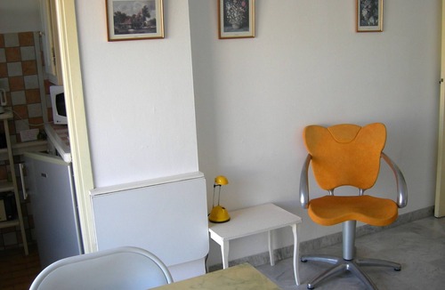 La Madeleine Apartment | Spacious studio and garage 5 minutes' walk from the beach