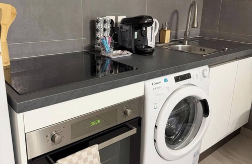 Dardilly Apartment | Spacious studio apartment near Porte de Lyon in the TECHLID area + parking, Wi-Fi