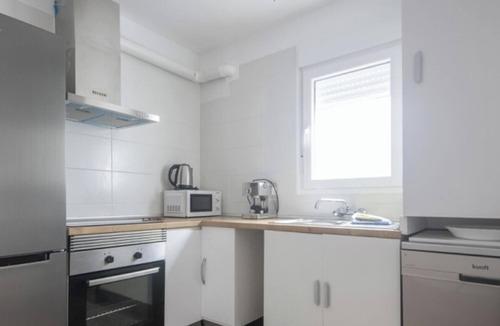 Old Town Apartment | Spacious Tarragona apartment with air conditioning