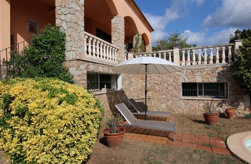 Arenys de Mar Apartment | Spacious villa with pool for 10 people
