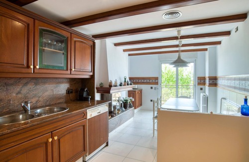 Palamos Apartment | Spaciousness and Comfort: Elegant Seafront Apartment with Terrace in Palamós 🌊✨