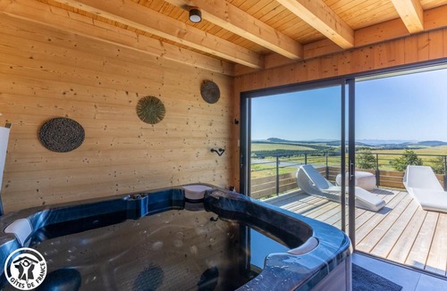 Besse-et-Saint-Anastaise House | Splendid upscale chalet with exceptional views, located just a few minutes from the ski slopes