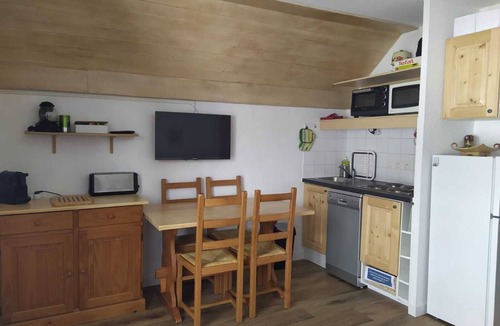 Montgellafrey Apartment | St François-Longchamp : 2 rooms, sleeps 4, renovated, 5mn from ski slopes,