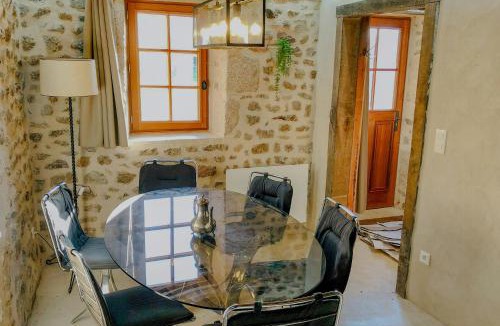 Croze House | Stone Cottage Near Lac De Vassivière
