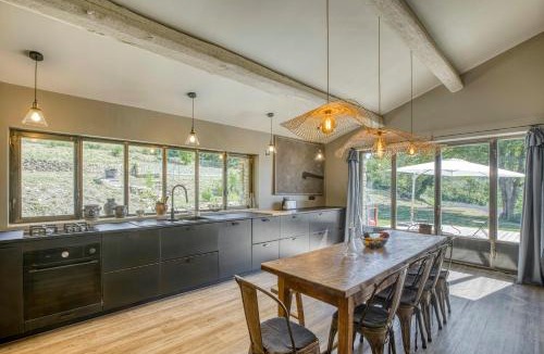 La Begude-de-Mazenc House | Stone House In Lavender Fields Near Grignan