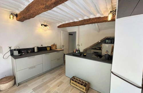 Rustrel House | Stone house near ochre cliffs in the Luberon