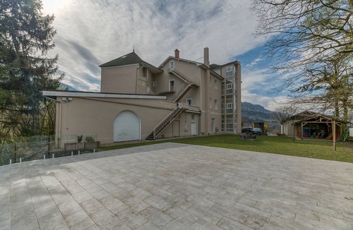 Arvillard Apartment | Studio '106' with shared pool, shared terrace and Wi-Fi