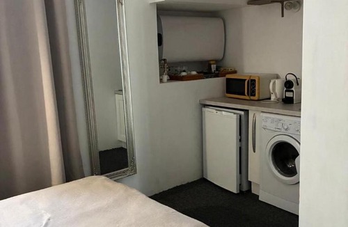 Beausoleil Apartment | Studio 11T Sleeps 2 with WiFi