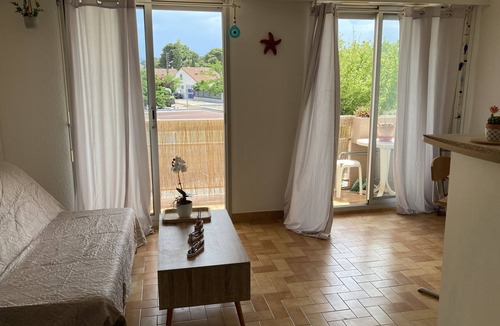 La Jetee Apartment | STUDIO 23 M2 AT THE PORT AND BEACH