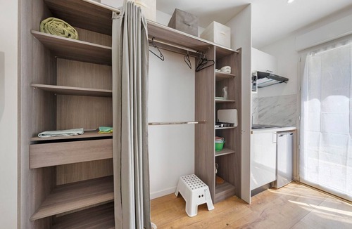 Hanvec Cottage | Studio '4' with Private Terrace, Shared Garden, SPA and Wi-Fi